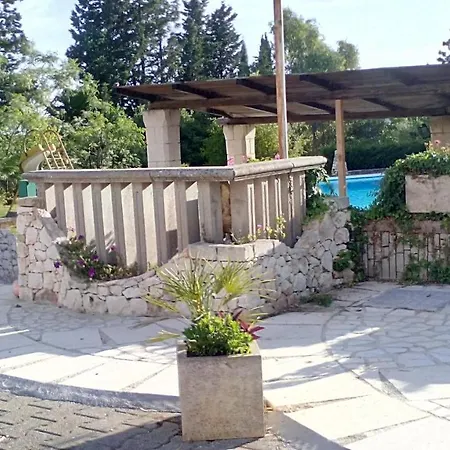 Villa Cardigliano سبيكيا